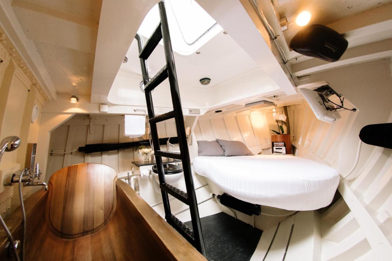 Hôtel Reddingsboot Harlingen Boat Extérieur photo